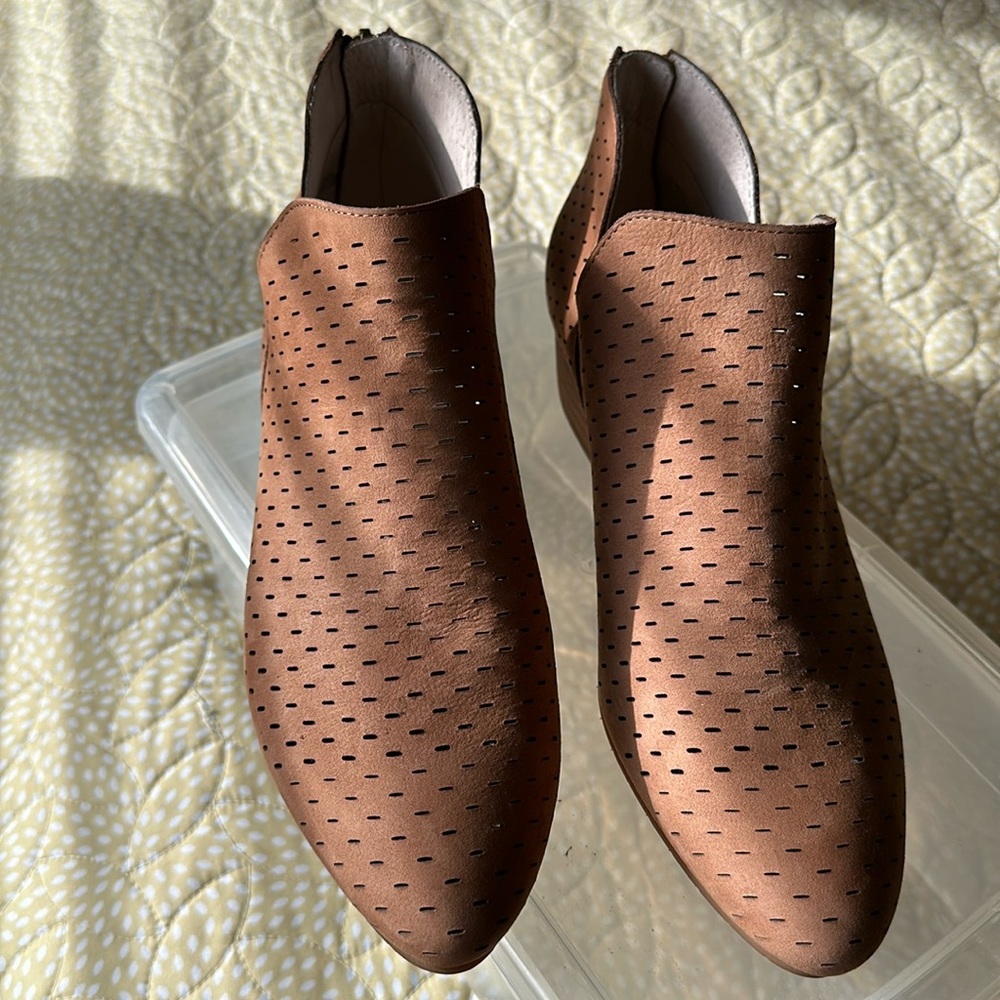 Kenneth Cole ankle boots